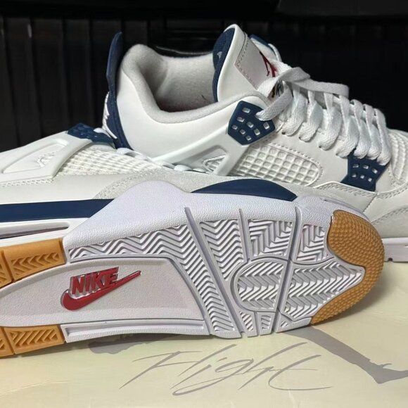 AIR JORDAN 4 RETRO SP - Picture 4 of 10